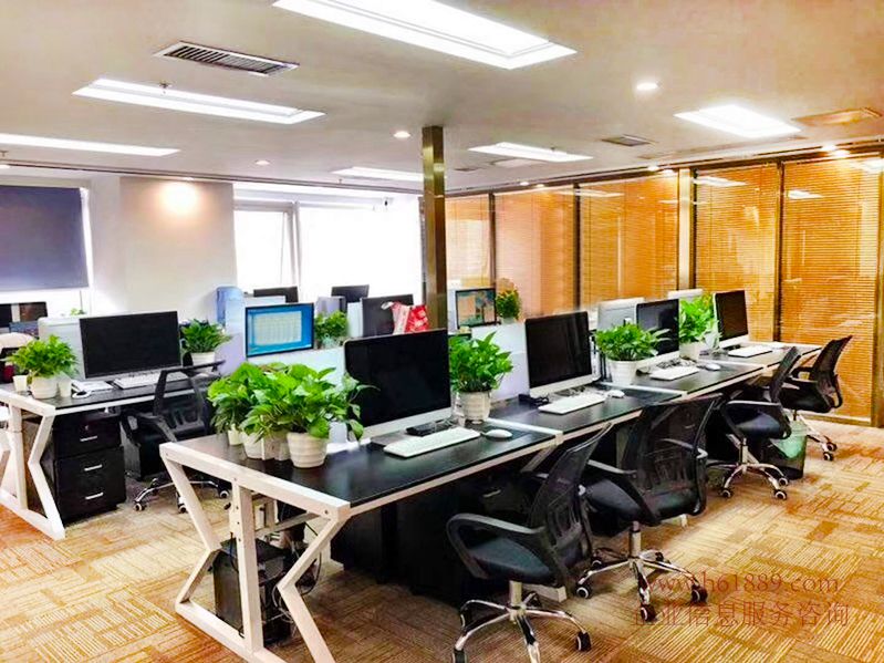 會展中心地鐵口現(xiàn)代國際商務大廈多套辦公室出租，網(wǎng)絡技術服務完善，圖片實拍，租客免擁